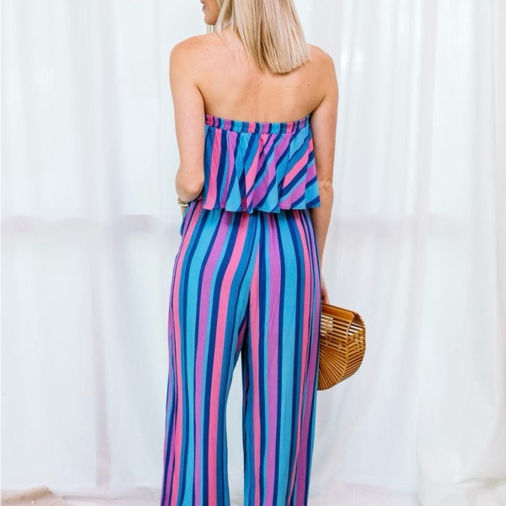 🤗NEW🤗Women’s Striped Blue and Pink Jumpsuit, Size Large - Picture 2 of 3